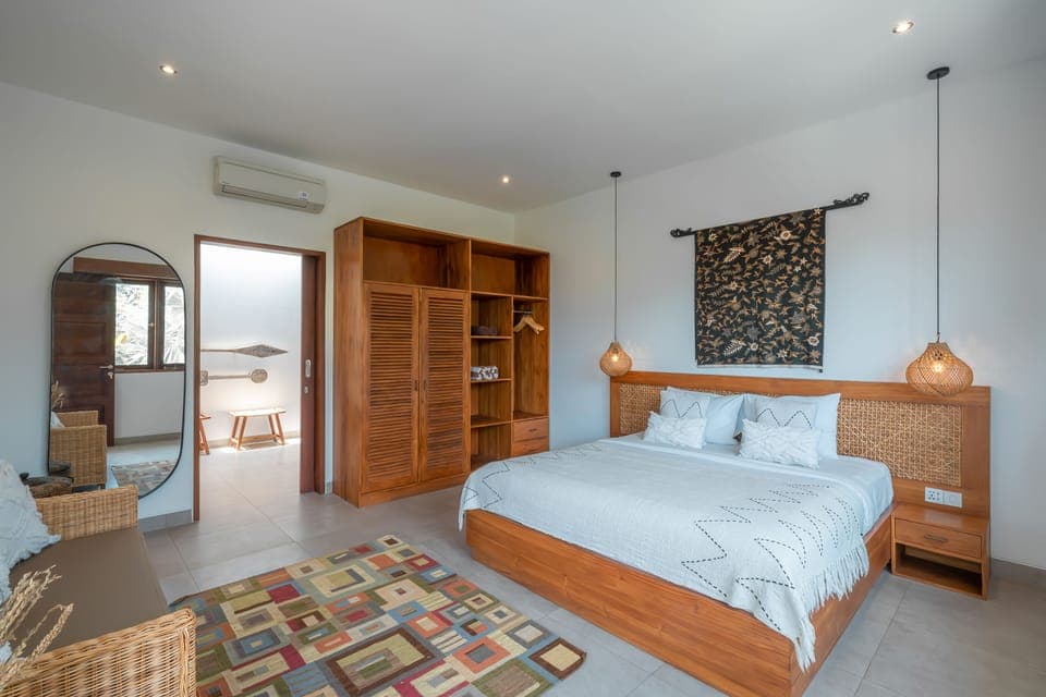 4 bedrooms, in-room safe, desk, iron/ironing board