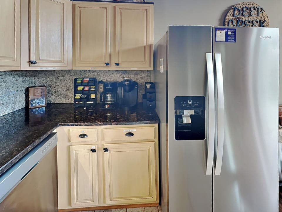 Studio (3 Bedrooms) | Property amenity