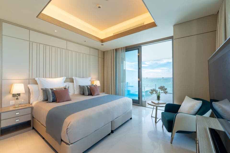 Premium bedding, down comforters, pillowtop beds, free minibar items