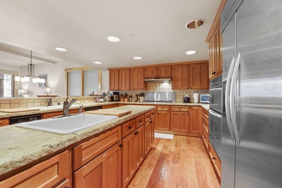 Condo, 3 Bedrooms | Private kitchen | Oven, toaster