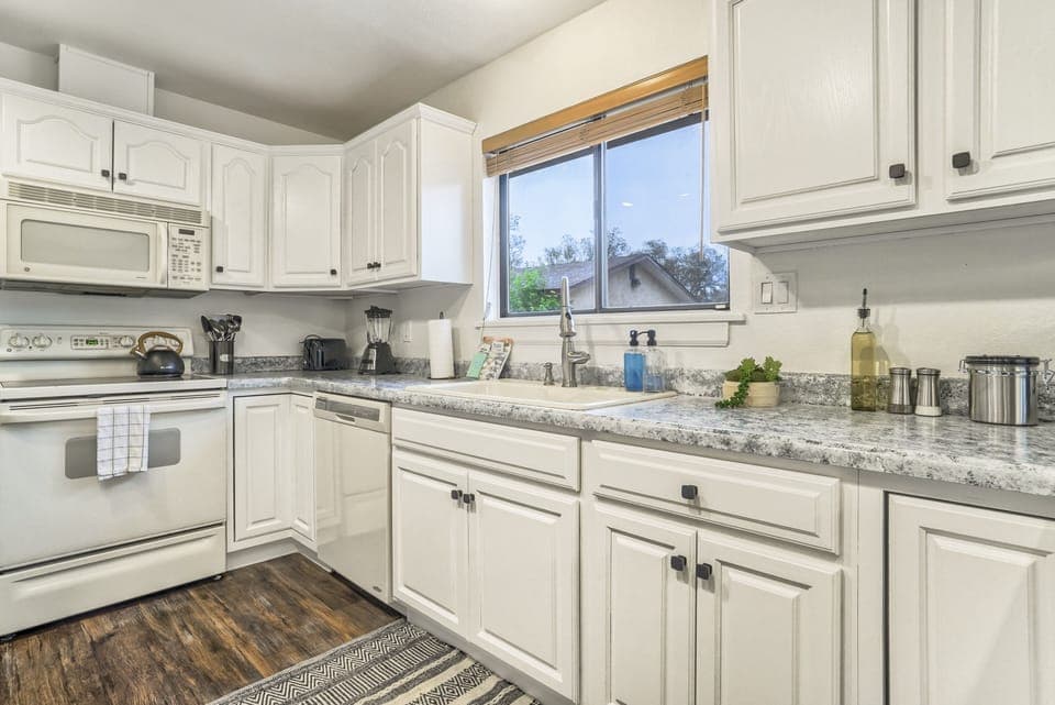 House | Private kitchen | Fridge, microwave, oven, dishwasher