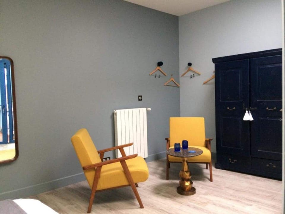 Chambre Havane | Premium bedding, desk, soundproofing, free WiFi