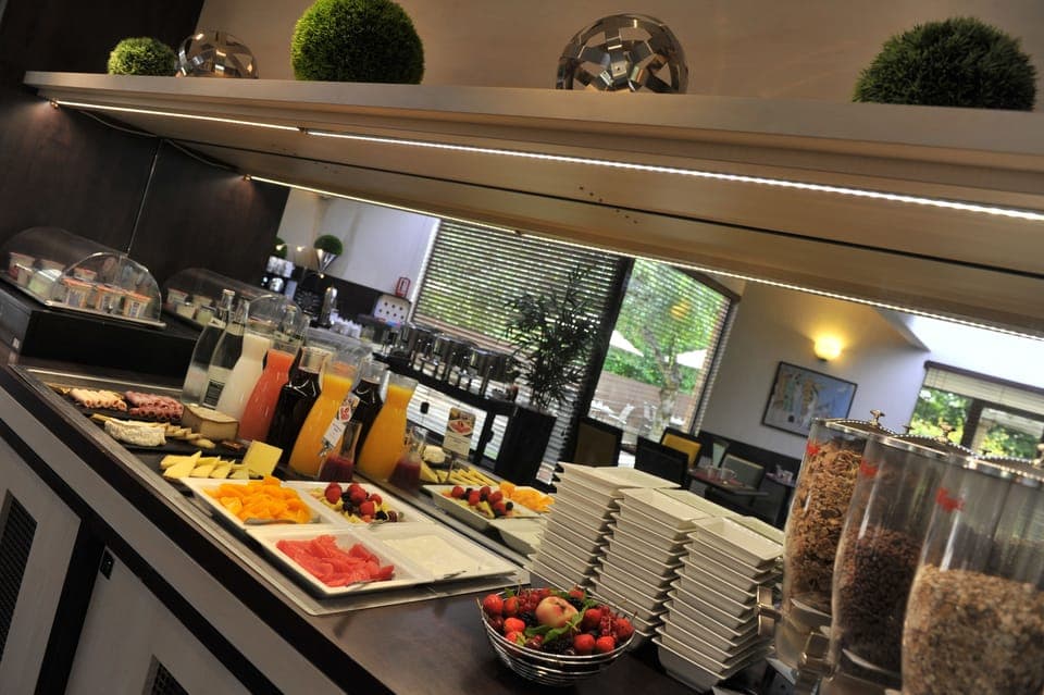 Daily buffet breakfast (EUR 19 per person)