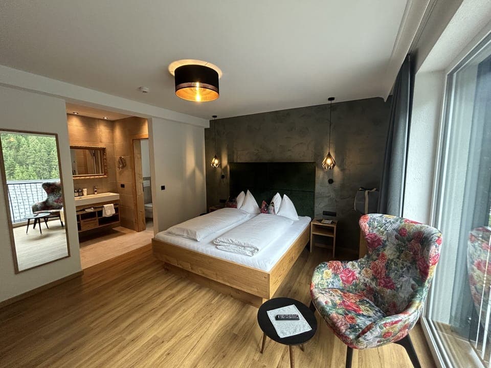 Deluxe Double Room | In-room safe, desk, soundproofing, free WiFi