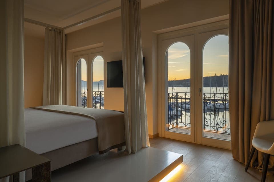 Minibar, in-room safe, individually furnished, desk