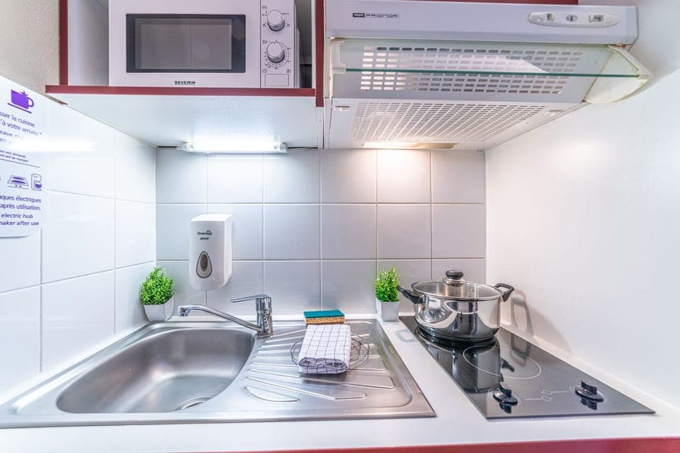 Fridge, microwave, stovetop, electric kettle