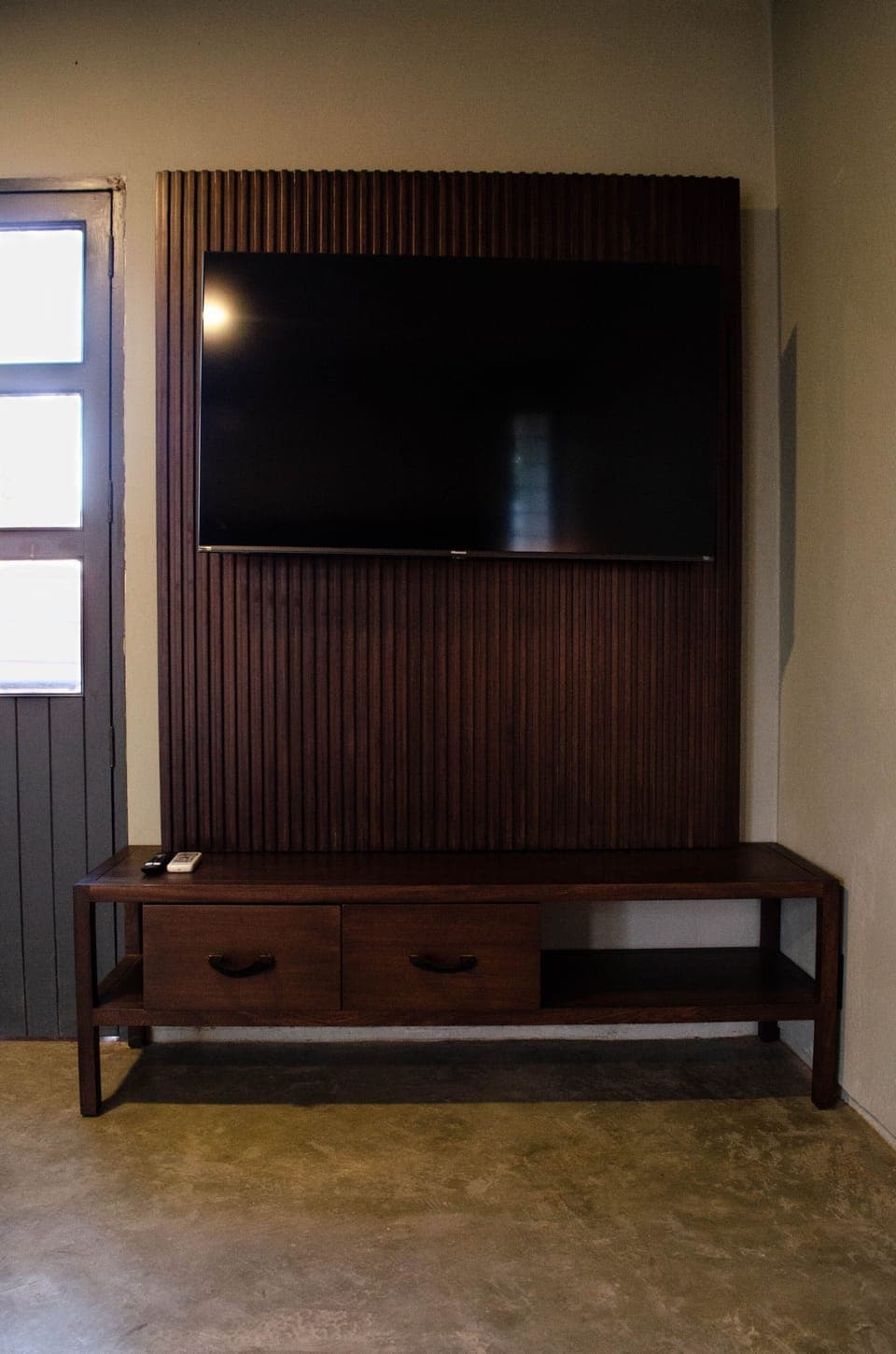 Junior Apartment | Egyptian cotton sheets, premium bedding, memory foam beds, in-room safe