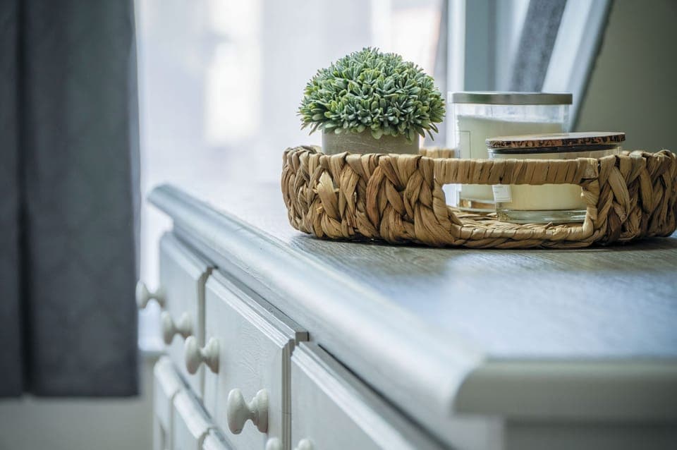 32-inch Smart TV with cable channels, TV