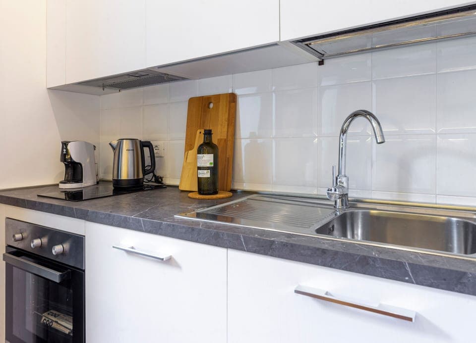 City Room | Private kitchen | Fridge, oven, stovetop, coffee/tea maker