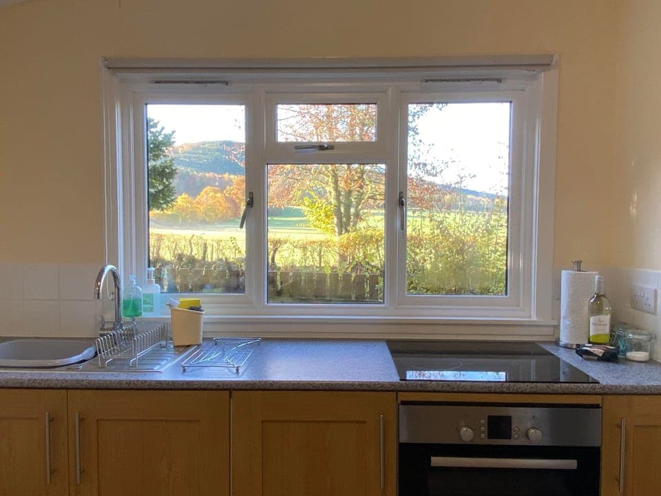 Chalet | Private kitchen | Fridge, microwave, oven, stovetop