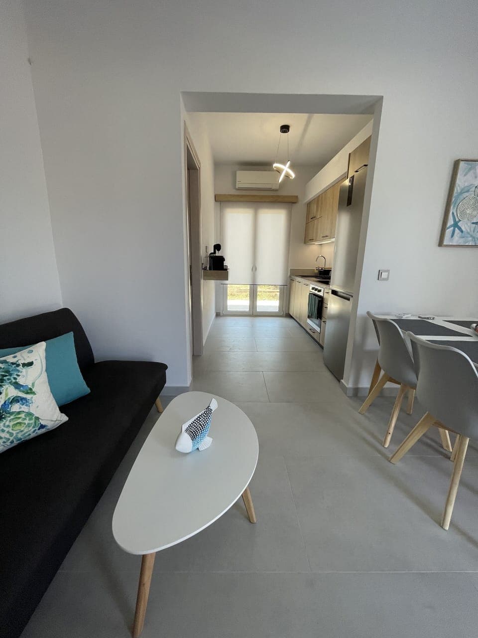 Apartment, 2 Bedrooms, Accessible, Smoking | Living room