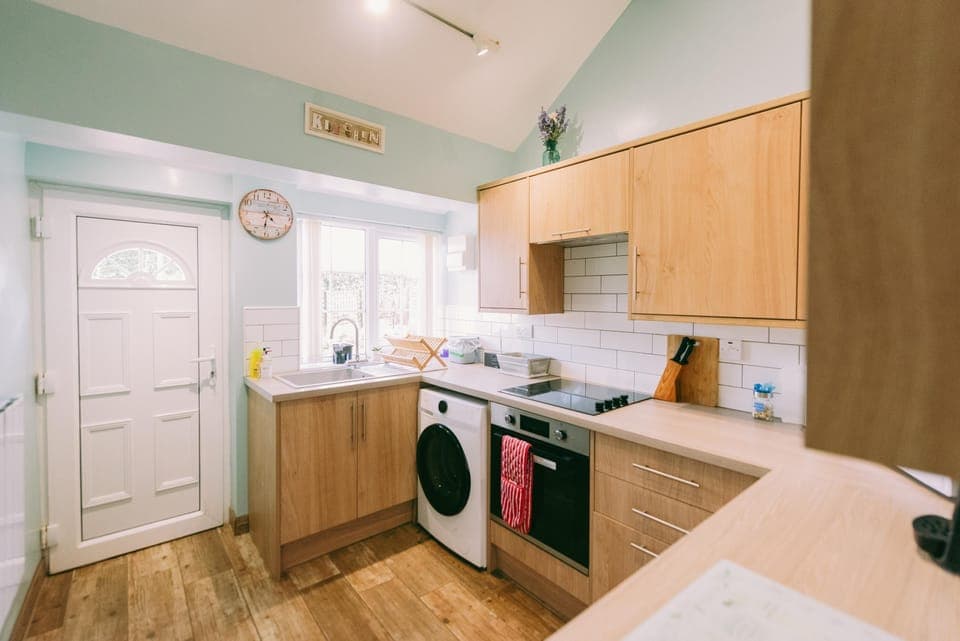 Apartment | Private kitchen | Fridge, microwave, oven, stovetop