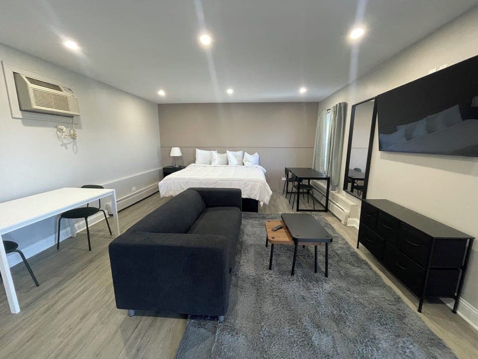 Deluxe Studio Suite | Premium bedding, down comforters, memory foam beds