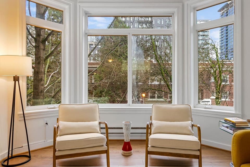 Comfort Apartment | Living area | Flat-screen TV