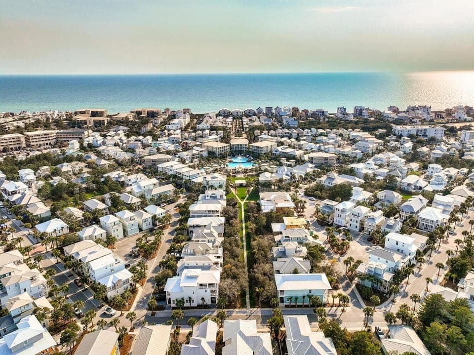 House, Multiple Beds (Daze Gone Bye) | Aerial view