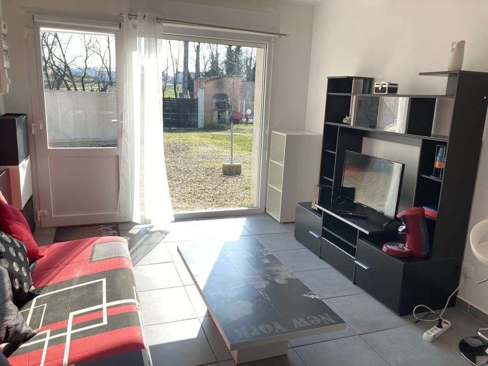 Comfort Apartment | Living area | Flat-screen TV