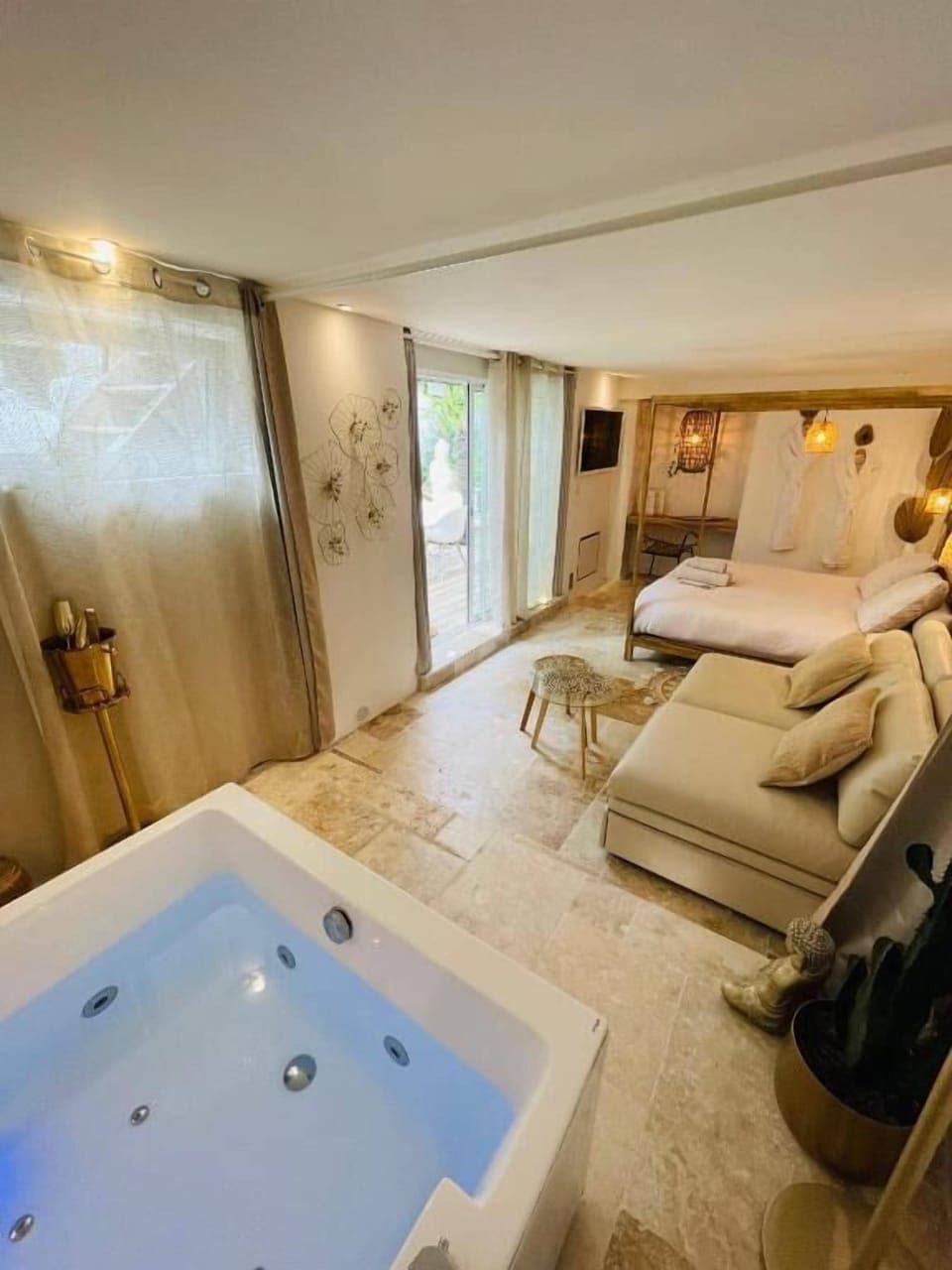 Suite prestige XL, baignoire à jets | Individually decorated, free WiFi, bed sheets