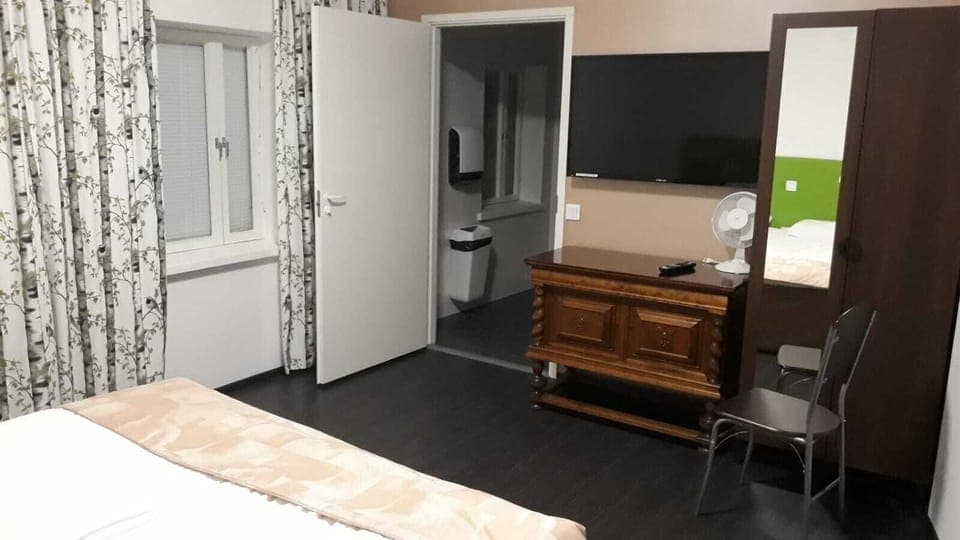 Basic Double Room | Individually decorated, individually furnished, desk, laptop workspace