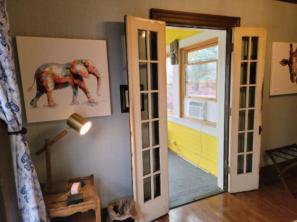 Economy Room, 1 Twin Bed | Individually decorated, individually furnished, blackout drapes