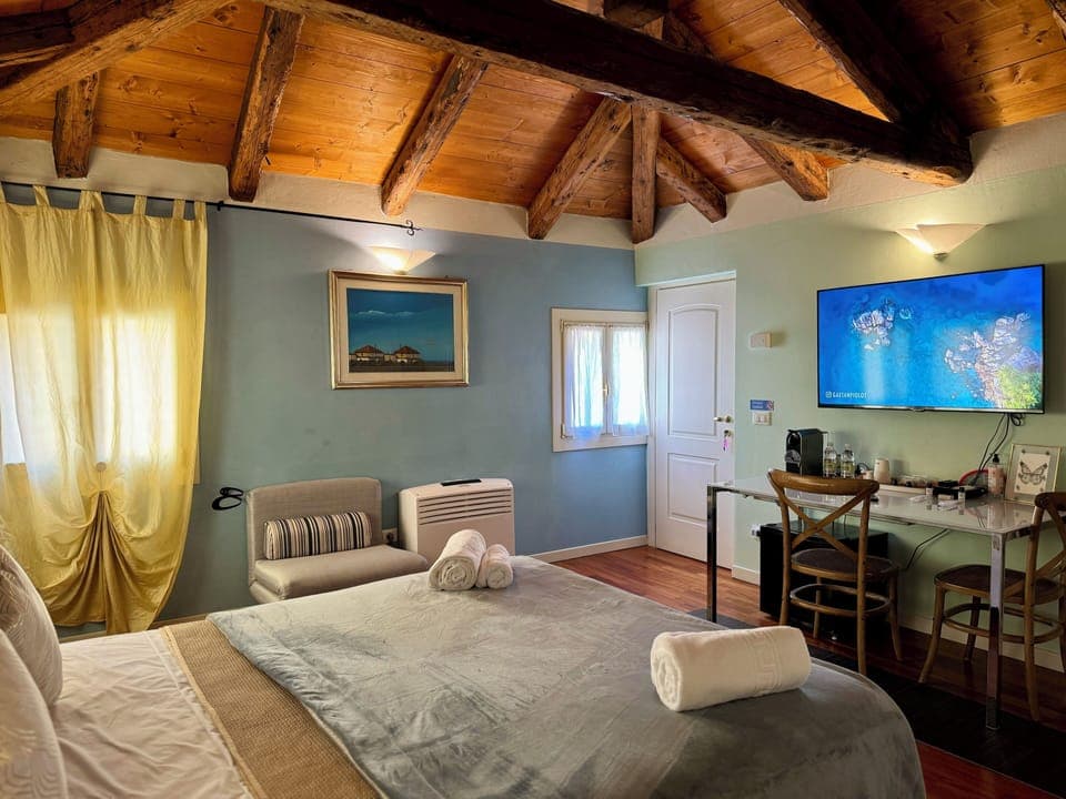 Superior Room, Courtyard View | Premium bedding, minibar, in-room safe, iron/ironing board