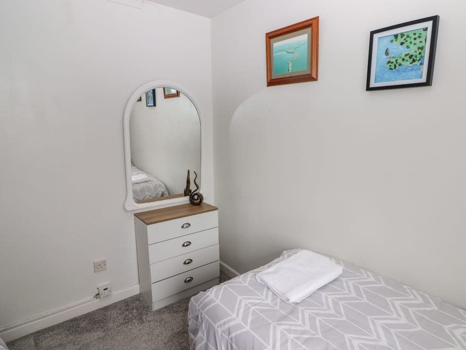 2 bedrooms, individually decorated, individually furnished, free WiFi