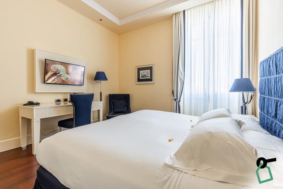 Comfort Double Room | Minibar, in-room safe, desk, laptop workspace