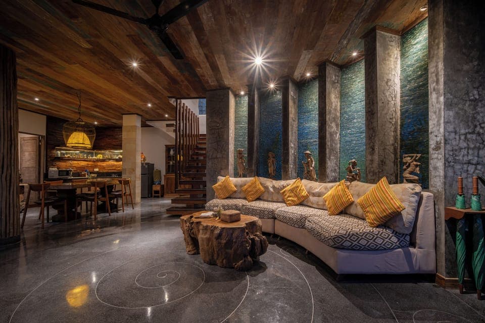 32-inch LED TV with satellite channels, TV