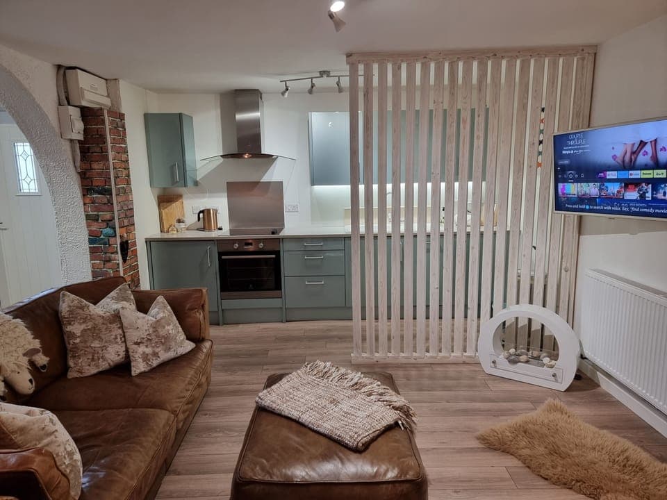 Apartment, 1 Bedroom | Living area | 32-inch LCD TV with digital channels