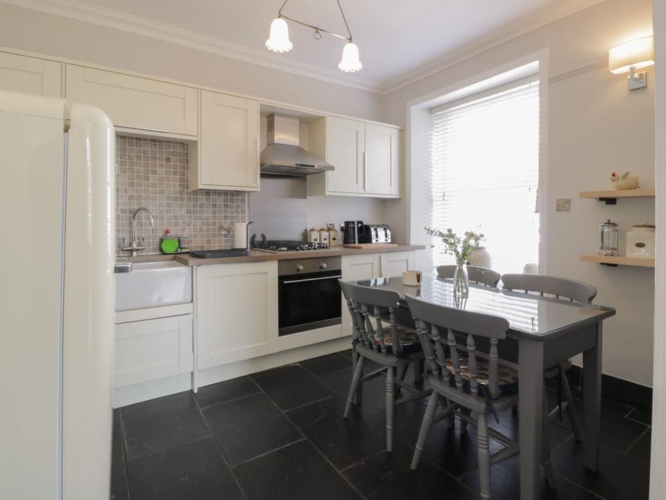 Dishwasher, electric kettle, toaster, cookware/dishes/utensils