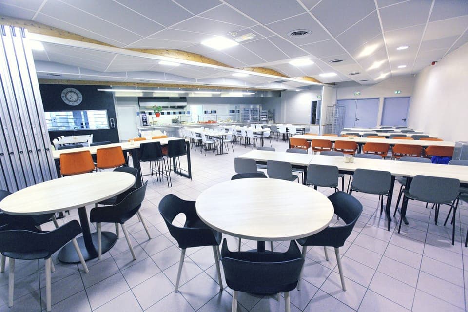 Daily continental breakfast (EUR 6 per person)