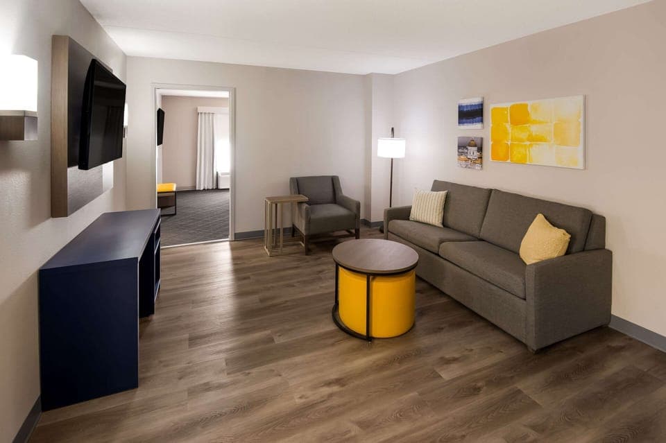 Desk, iron/ironing board, free WiFi