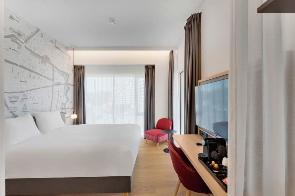 Superior Double Room | In-room safe, desk, laptop workspace, blackout drapes