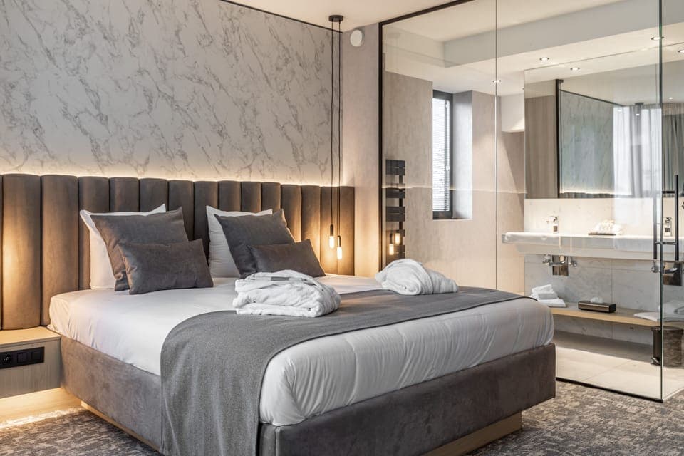 Luxury Suite | Premium bedding, free minibar, in-room safe, desk