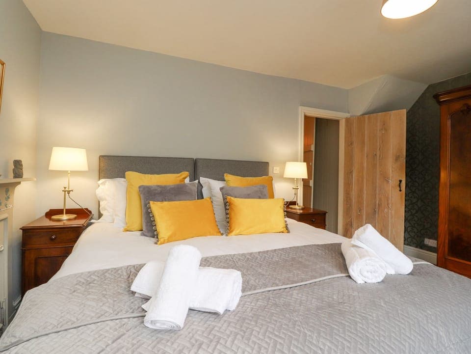 2 bedrooms, individually decorated, individually furnished, free WiFi