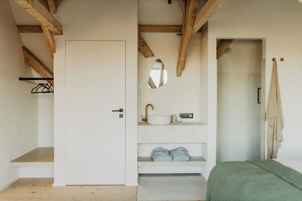 Deluxe Double Room | Bathroom | Hair dryer, bathrobes, slippers, heated floors