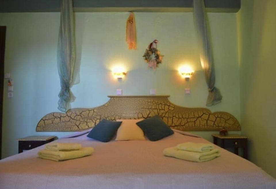 Soundproofing, free WiFi, bed sheets