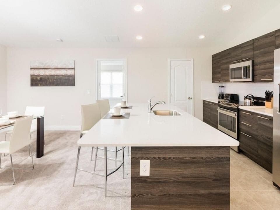 Townhome, 2 Bedrooms | Private kitchen | Microwave, dishwasher