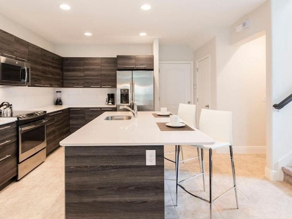 Townhome, 2 Bedrooms | Private kitchen | Microwave, dishwasher