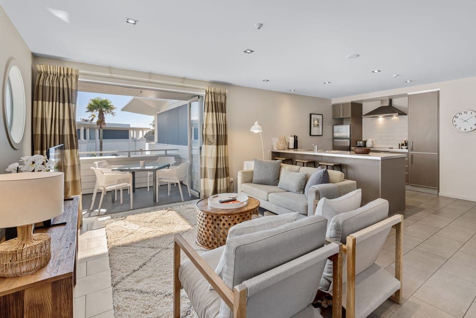 Design Apartment | Living area | Flat-screen TV