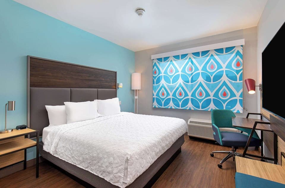 Room, 1 King Bed, Accessible (Hearing) | Free WiFi