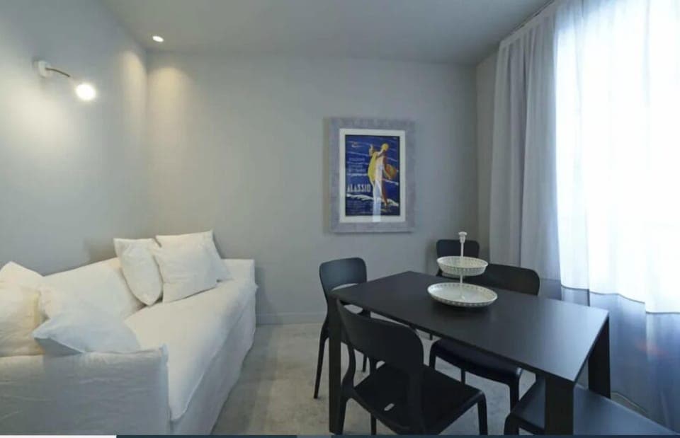 Deluxe Suite | Living area