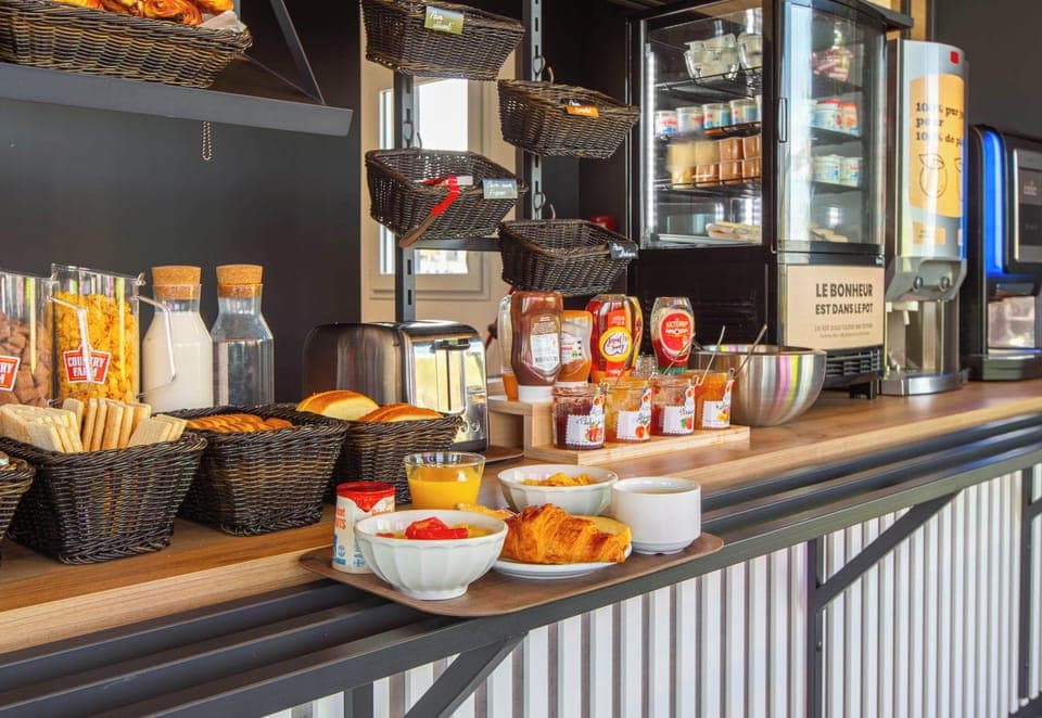 Daily buffet breakfast for a fee