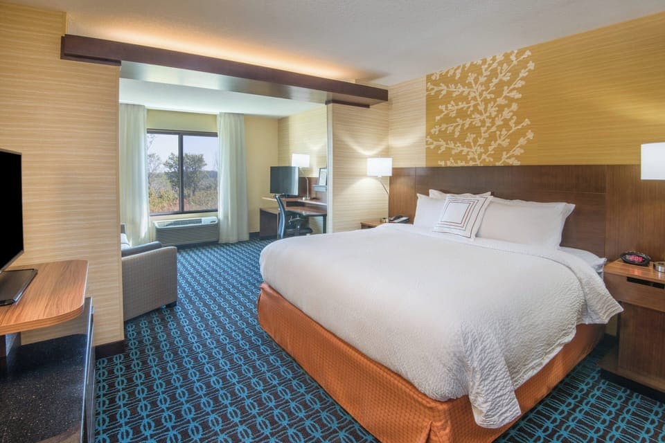In-room safe, desk, laptop workspace, iron/ironing board