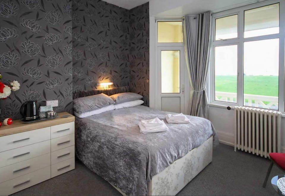 Deluxe Double Room, Ensuite, Sea View | 1 bedroom, free WiFi