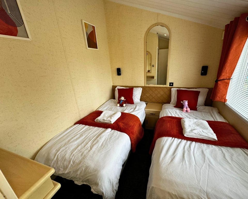 House | 2 bedrooms, iron/ironing board, free WiFi, bed sheets