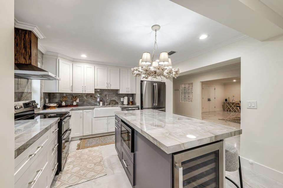 House (5 Bedrooms) | Interior