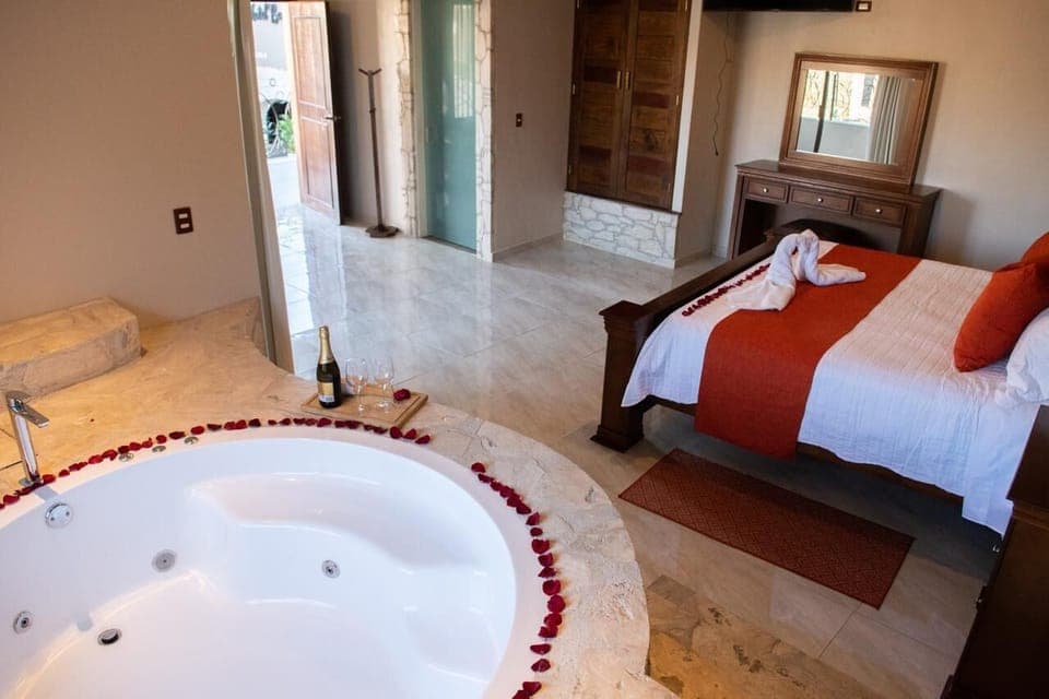 Deluxe Room | Egyptian cotton sheets, premium bedding, down comforters