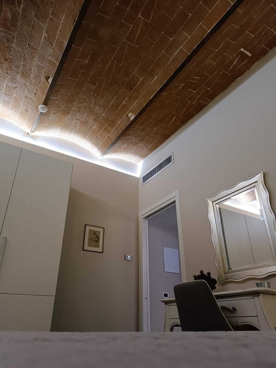 Triple Room | Pillowtop beds, desk, free WiFi, bed sheets