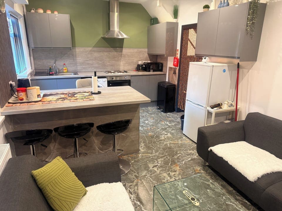 Luxury House | Private kitchen | Shared fridge, microwave