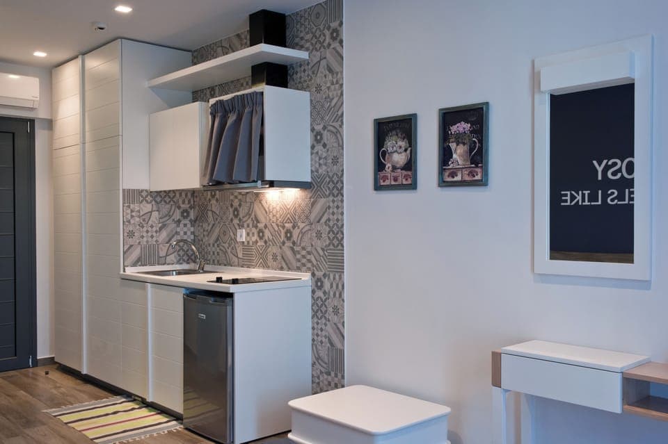 Premium Studio | In-room safe, desk, blackout drapes, soundproofing